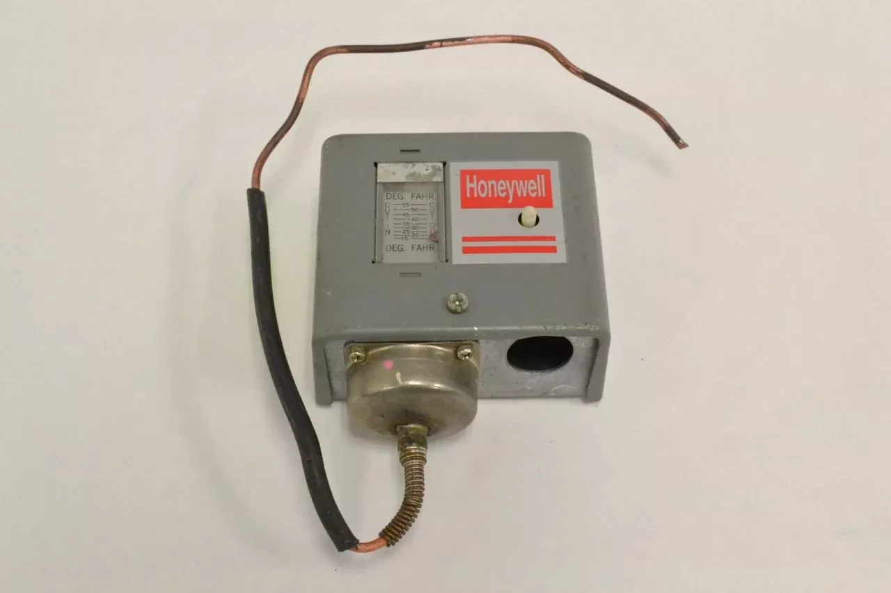 Honeywell L482A1004 Freeze Stat Controller, Manual Reset, 20 Foot Capillary